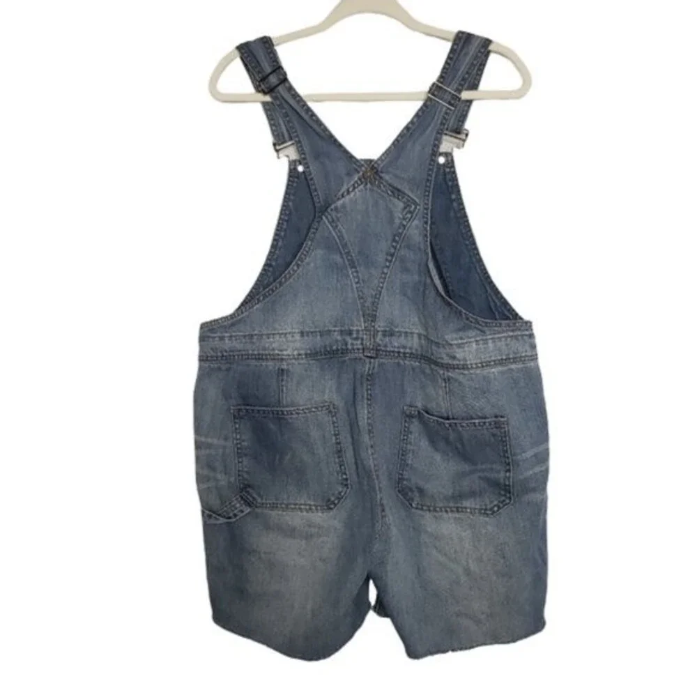 CITY CHIC DENIM DISTRESSED STONEWASHED OVERALL SHORTS SIZE 14
